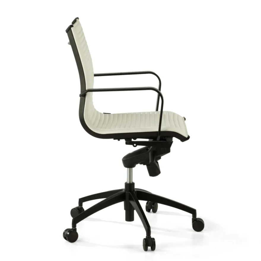 Poltrona da ufficio design Brenton, schienale basso, struttura nera, ecopelle