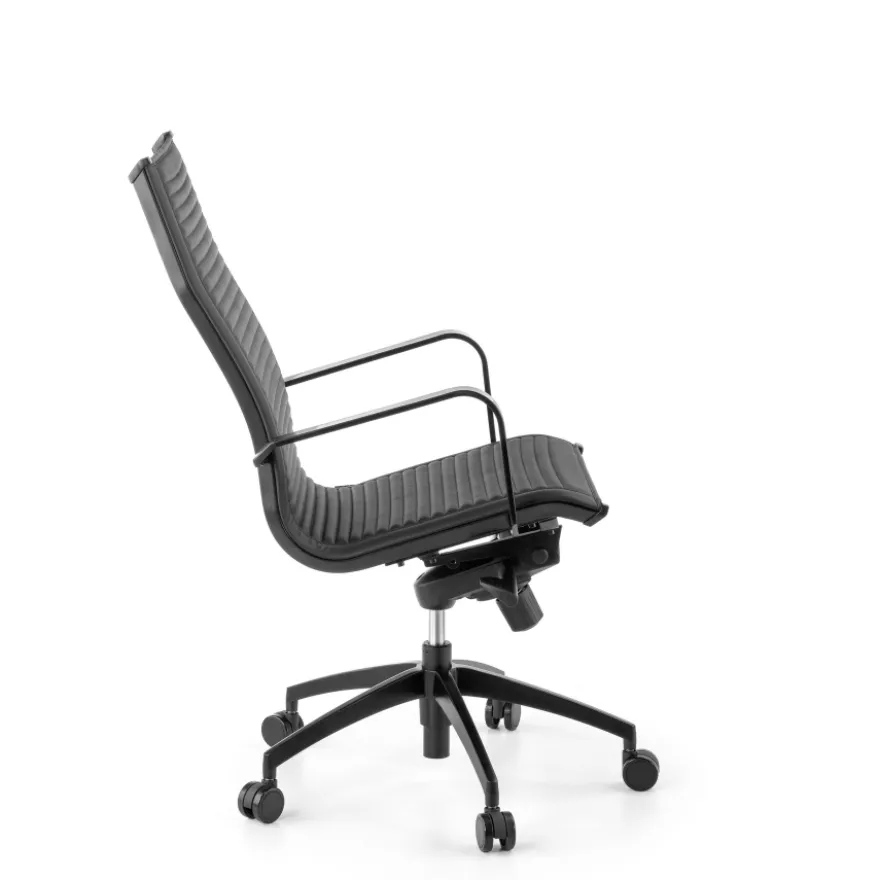 Poltrona da ufficio design Brenton, schienale alto, struttura nera, ecopelle