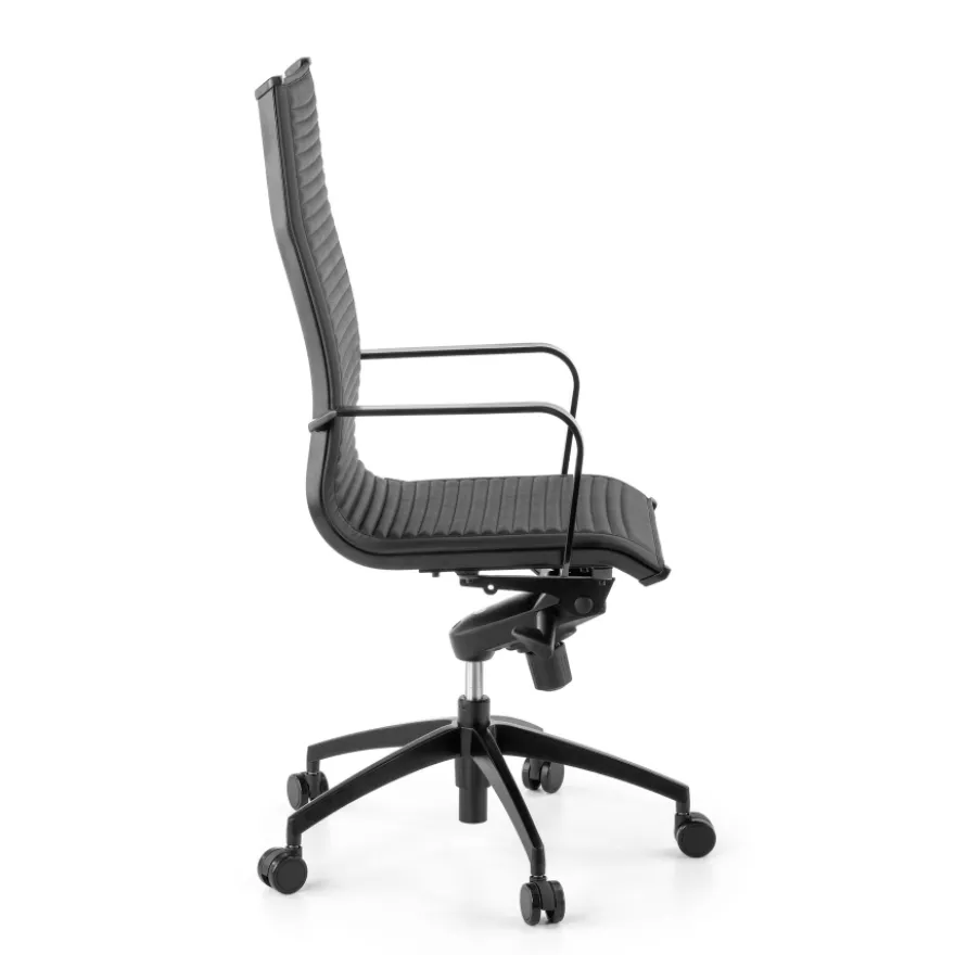 Poltrona da ufficio design Brenton, schienale alto, struttura nera, ecopelle