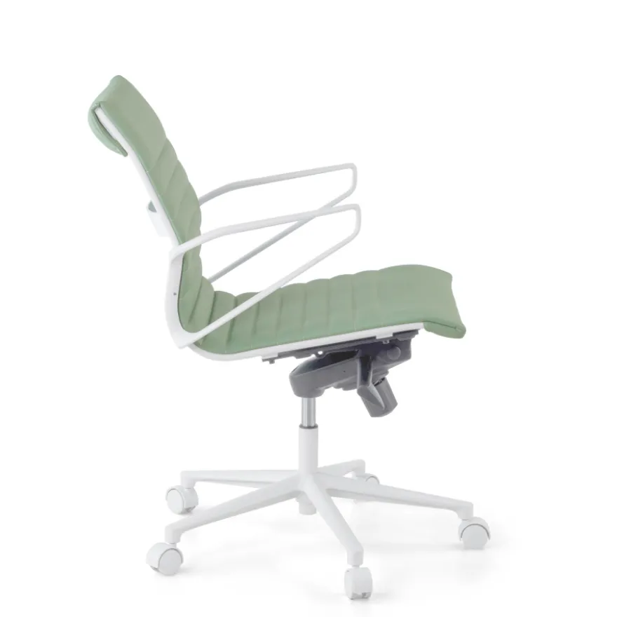 Sedia da ufficio Design Cagliari, struttura bianca, schienale basso, ecopelle