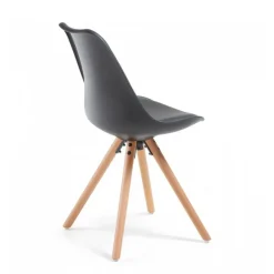 Sedia scandinava Norway, design, gambe in legno